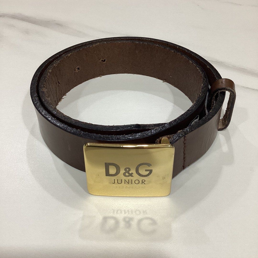 由 chiang52 (刊登 ID 1383446791，圖片 1) 提交，位於 台北市 (Taipei) 的 DOLCE&GABBANA兒童真皮皮帶 (類別：皮帶、腰帶)，說明：很有質感的一條兒童腰帶 全長77公分 非全新品 皮革有正常使用痕跡 介意勿買。