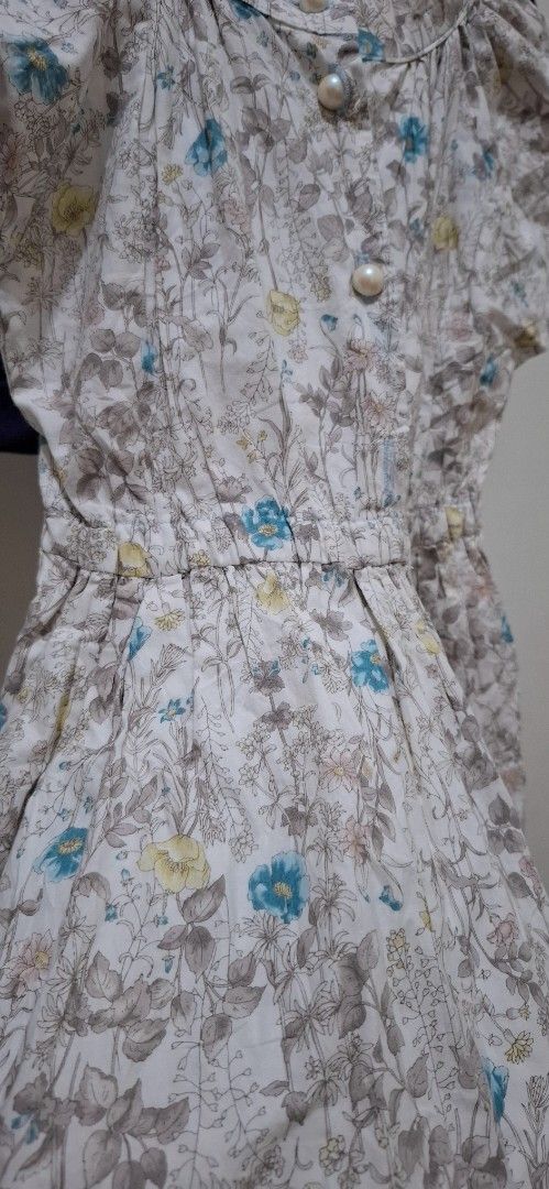 Dress vintage smoke (Kategori: 1 hingga 3 tahun) berada di Situbondo. Dikirim oleh angkinestu96745 (ID iklan 1383290398, Gambar 2). Deskripsi: .