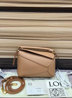 (Kategori: ) berada di . Dikirim oleh anzeraluxbags.id (ID iklan 1383331621, Gambar 1). Deskripsi: .