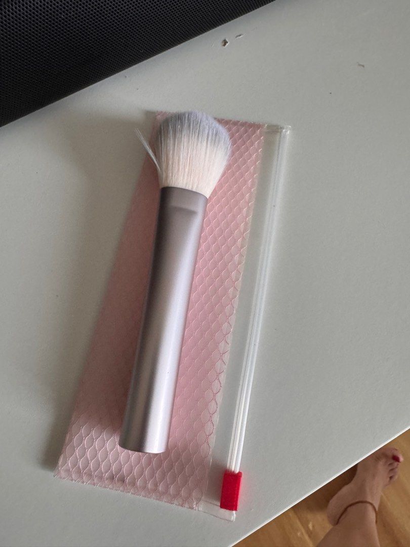 Glossier Brush (Category: Makeup) located in Quezon City. Submitted by mommashi (Listing ID 1383386770, Image 1). Description: Please see photos for minor flaws on the bristles and handle..