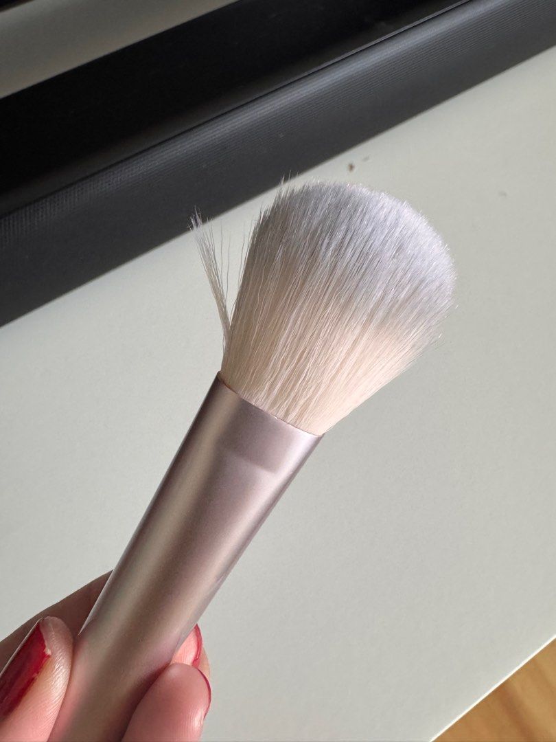 Glossier Brush (Category: Makeup) located in Quezon City. Submitted by mommashi (Listing ID 1383386770, Image 3). Description: Please see photos for minor flaws on the bristles and handle..