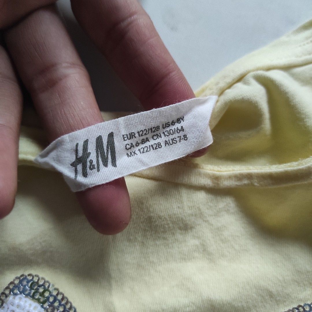 H&M kaos anak 5-6th (Kategori: 4 hingga 7 tahun) berada di Bandung. Dikirim oleh 2ndway_thrift (ID iklan 1383279003, Gambar 3). Deskripsi: H&M size tag 130 5-6th bahan kaos tidak ada minus.