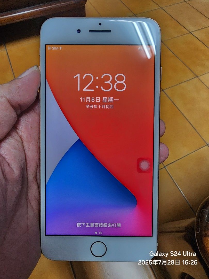 由 usephone (刊登 ID 1383355983，圖片 1) 提交，位於 高雄市 (Kaohsiung) 的 iPhone 8 Plus 64GB (類別：iPhone 8 系列)，說明：。