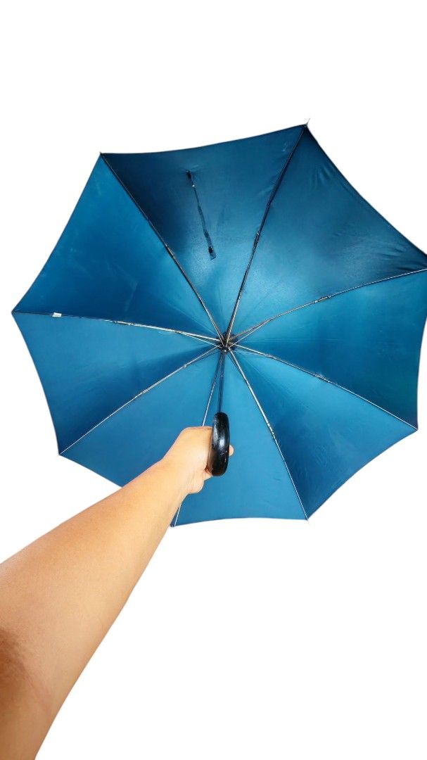 Japan surplus folding umbrella (Category: Umbrellas) located in Quezon City. Submitted by plantcorner (Listing ID 1383274467, Image 2). Description: Euc po Need linis maalikabok lang talaga Panlaban sa lakas ng hangin.