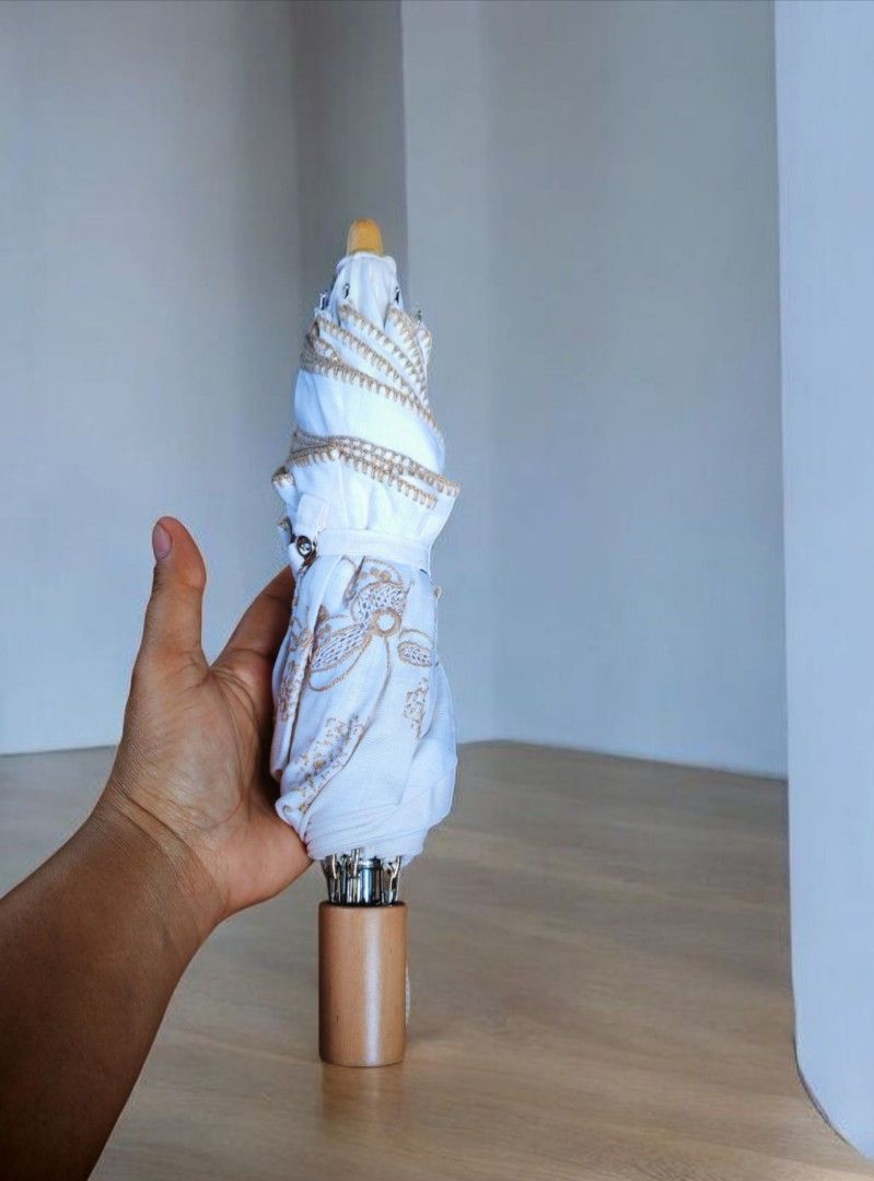 Japan surplus folding umbrella (Category: Umbrellas) located in Quezon City. Submitted by plantcorner (Listing ID 1383275628, Image 3). Description: Tela po ang fabric Need wash po ito.
