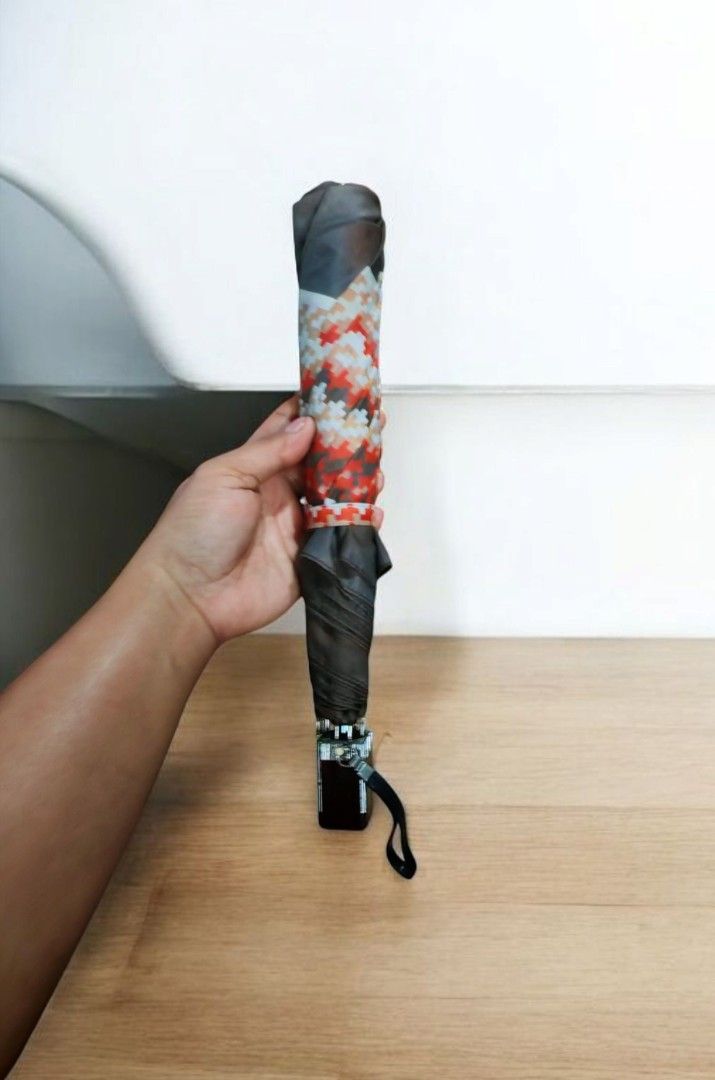 Japan surplus umbrella (Category: Umbrellas) located in Quezon City. Submitted by plantcorner (Listing ID 1383276408, Image 3). Description: Light weight lang po siya pero matibay po.. Anjan po issue hindi ko sure kung matanngal pa po or hindi na.. Fix napo.