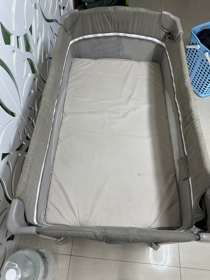 Joie Kubbie Sleep Bedside Crib (Category: Cots & Cribs) located in Manila. Submitted by mryjneng19 (Listing ID 1383276123, Image 3). Description: Joie Kubbie Sleep preloves Lightly Used - used for only 3 weeks Light Stain on handle Side panel slides up or down with the push of a button and with just one hand to give you easy access to baby Full size bassinet removes and attaches easily letting you effortlessly move between naptime and playtime an