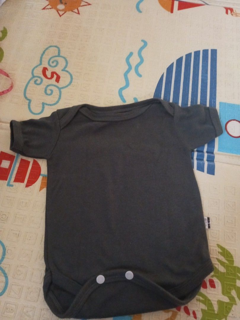 Jumper (Kategori: Baju Bayi) berada di Kuningan. Dikirim oleh ayracheryl60914 (ID iklan 1383366639, Gambar 1). Deskripsi: minus pemakaian.