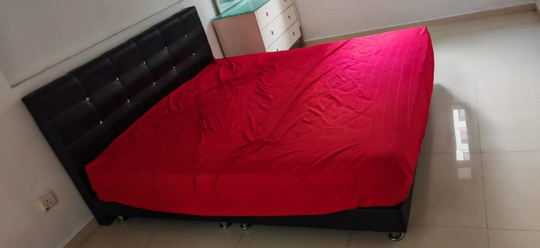 King/Queen Size Bed Frame with Headboard