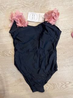 (Category: ) located in . Submitted by clearingwardrobe (Listing ID 1383409468, Image 1). Description: .