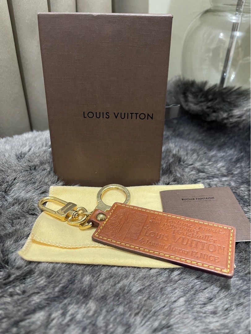 Louis Vuitton Bag Charm Extender Key Chain (Category: Luxury Accessories) located in Quezon City. Submitted by theluxurycityph. (Listing ID 1383285854, Image 1). Description: Louis Vuitton Bag Charm Bag Extender Bag Key Chain Inclusion W/ Box *Booklet and dust cloth is not included We are delighted to let you know that we are now accepting Credit Cards, Debit Cards, and Mobile Payment Apps. Shopping just got easier! 💛 Buy Now Pay Later 3 Months 