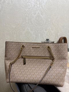 （分類：）位於 。 由 wendylam1129228 提交（商品編號 1383392507，圖片 1）。簡介： 。