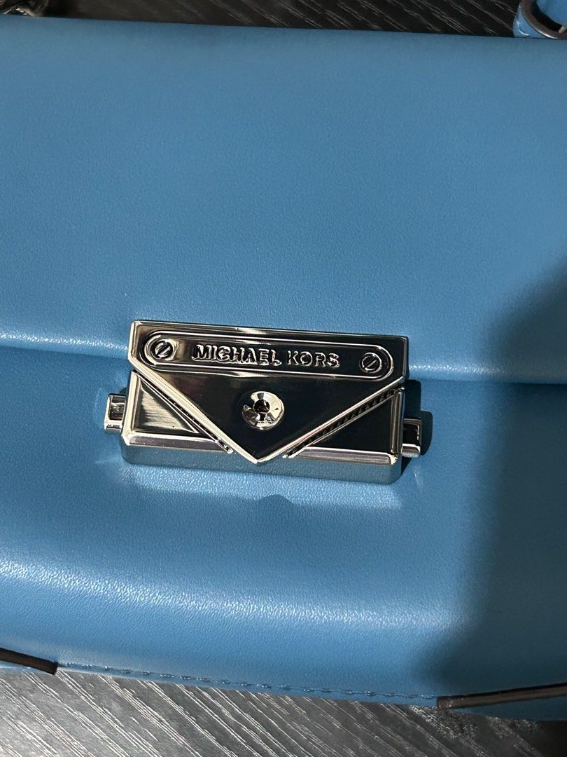Michael Kors Cece Small Convertible Flap Crossbody (Category: Cross-body Bags) located in San Marcelino. Submitted by sainthustle (Listing ID 1383333617, Image 3). Description: Convertible Flap Crossbody Teal in color Non-leather vegan material.