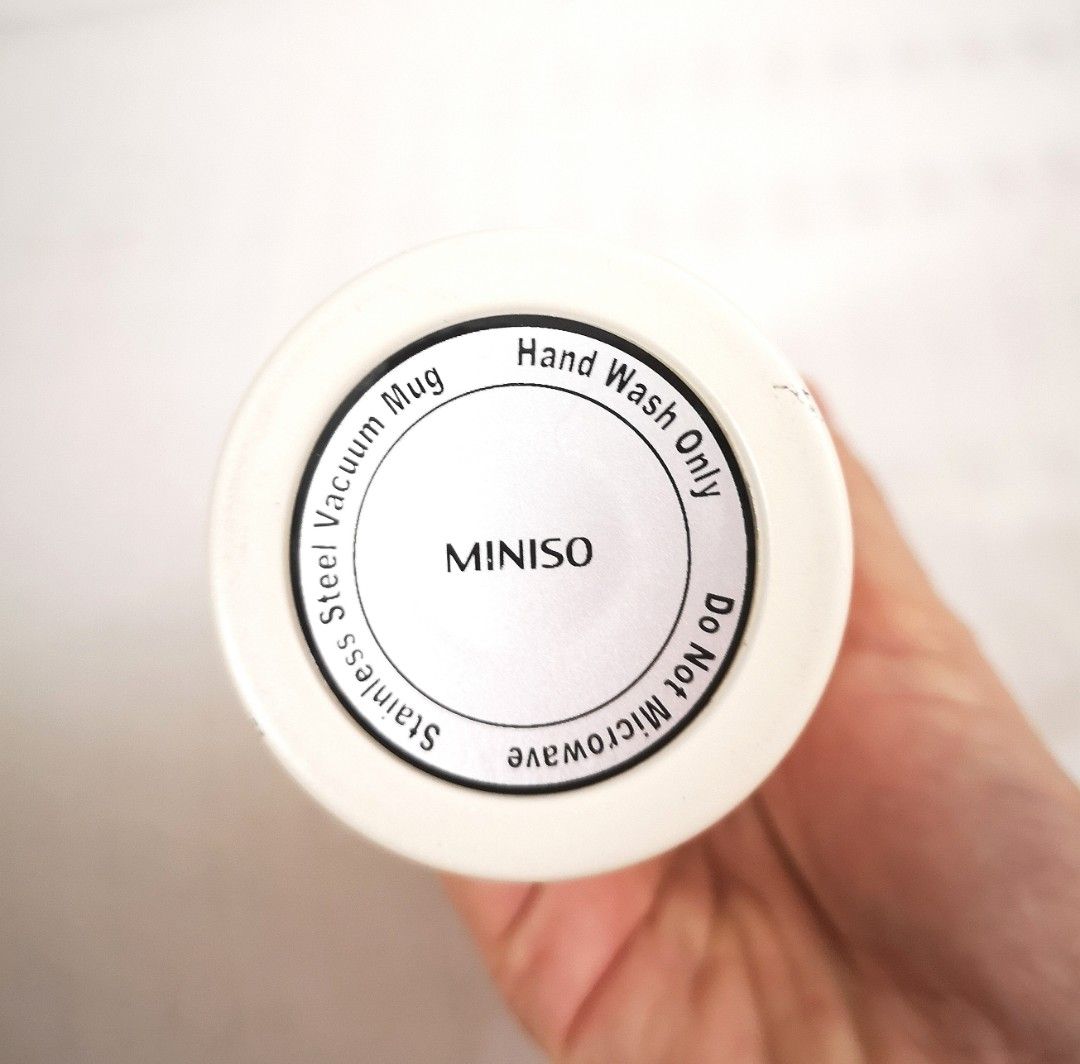 由 monicaso (刊登 ID 1383459875，圖片 3) 提交，位於 高雄市 (Kaohsiung) 的 MINISO輕量保溫杯(米杏色) (類別：水杯、水壺)，說明：有賣或便。 316鋼，175g輕量杯，攜帶方便。 只裝過水，瓶子頂部和底部有刮痕。。