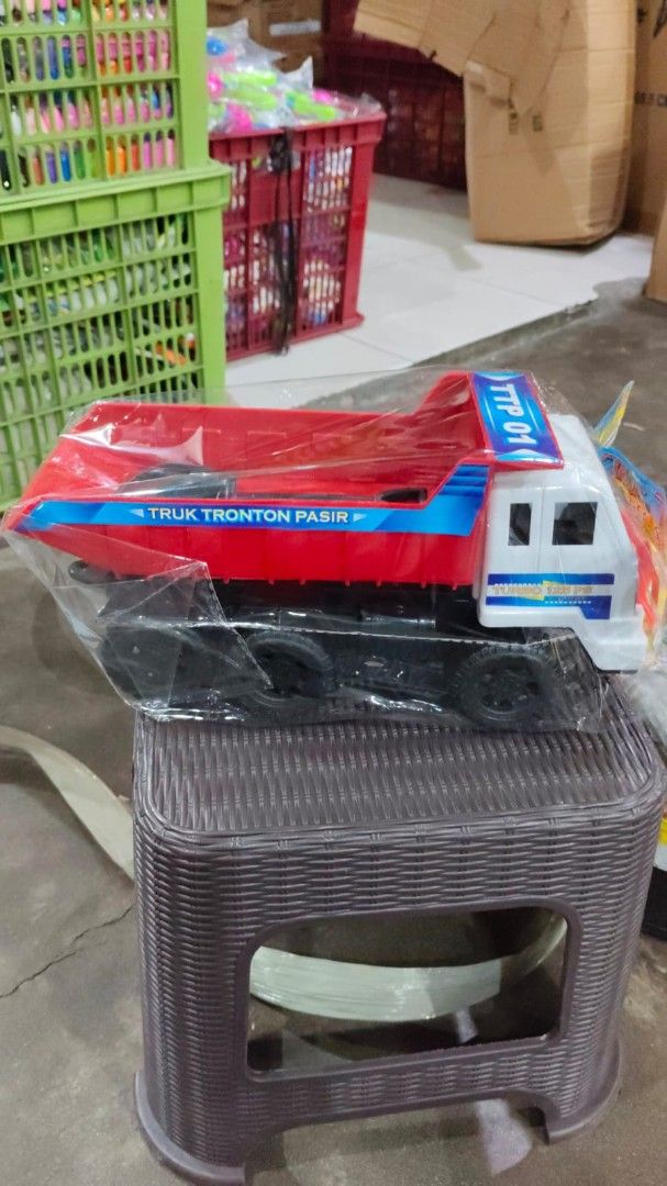 Mobil TRUCK READY 2 PCS (Kategori: Mainan & Baby Walker) berada di Surabaya. Dikirim oleh larisjayaberkah (ID iklan 1383287219, Gambar 1). Deskripsi: Barang BARU Warna Hijau, Biru.