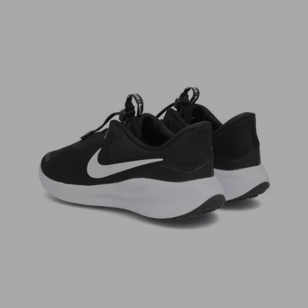 Nike Easy On Men US 9.5 Running Shoes (Category: Sneakers) located in Manila. Submitted by al.rey (Listing ID 1383389846, Image 3). Description: brand new with tags all original no box from Japan men US 9.5.