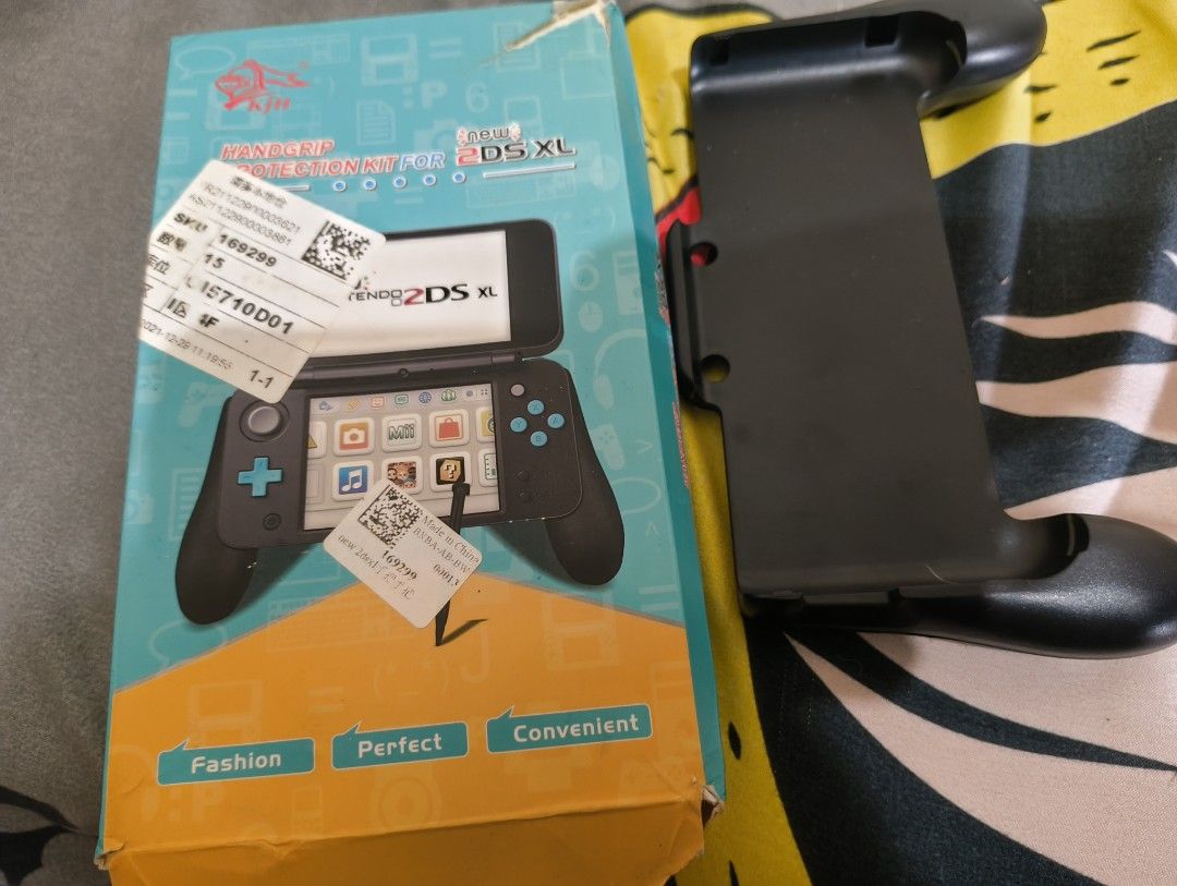 Nintendo 2DS XL handgrip and Pouch (Category: Nintendo) located in Manila. Submitted by _mitsurikanroji (Listing ID 1383445685, Image 1). Description: Nintendo 2ds xl grip with red pouch Natago lang. Good condition. Wala na 2ds kaya benta na. MOP: Gcash MOD: Lalamove or Grab (c/o buyer) location: Near LRT Tayuman Station.
