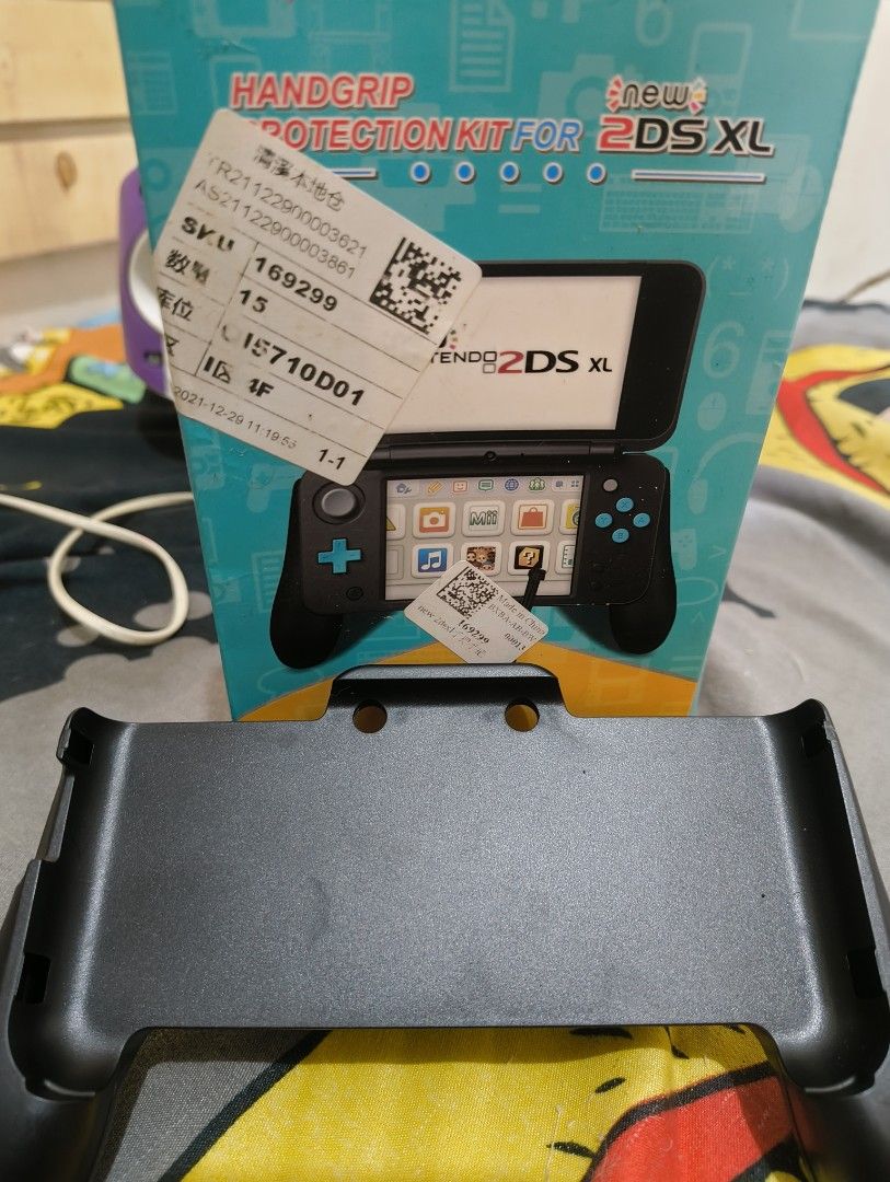 Nintendo 2DS XL handgrip and Pouch (Category: Nintendo) located in Manila. Submitted by _mitsurikanroji (Listing ID 1383445685, Image 2). Description: Nintendo 2ds xl grip with red pouch Natago lang. Good condition. Wala na 2ds kaya benta na. MOP: Gcash MOD: Lalamove or Grab (c/o buyer) location: Near LRT Tayuman Station.