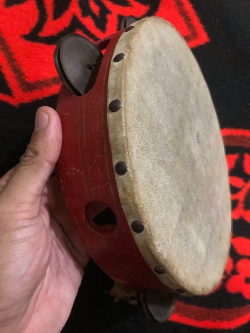 Old used tambourine (Category: Musical Instruments) located in Quezon City. Submitted by markgolveo (Listing ID 1383427512, Image 3). Description: Old used tambourine.