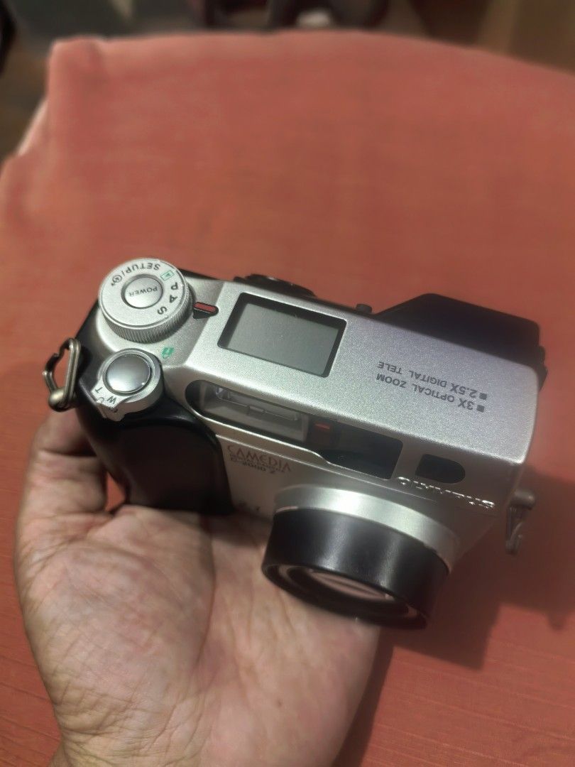 Olympus CAMEDIA C-2000 Z Digital Camera (Category: Cameras) located in Cebu City. Submitted by dudes_villanueva (Listing ID 1383433393, Image 3). Description: Olympus CAMEDIA C-2000 Z Digital Camera 📌Released in 1999, it was a high-end compact digital camera featuring a 2.11-megapixel CCD and a fast F2.0 large-aperture 3x zoom lens. 📌It recorded photos onto SmartMedia memory cards and offered fine control over exposure. 📌The camera received pr