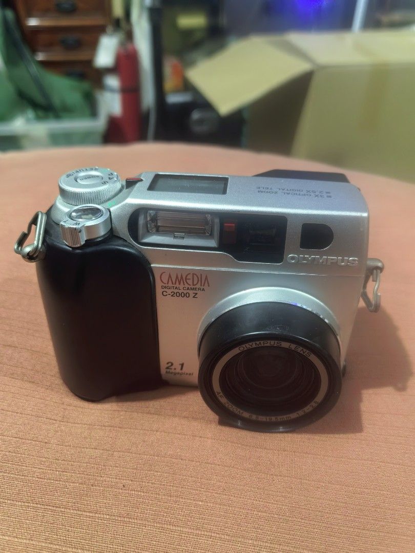 Olympus CAMEDIA C-2000 Z Digital Camera (Category: Cameras) located in Cebu City. Submitted by dudes_villanueva (Listing ID 1383433393, Image 2). Description: Olympus CAMEDIA C-2000 Z Digital Camera 📌Released in 1999, it was a high-end compact digital camera featuring a 2.11-megapixel CCD and a fast F2.0 large-aperture 3x zoom lens. 📌It recorded photos onto SmartMedia memory cards and offered fine control over exposure. 📌The camera received pr