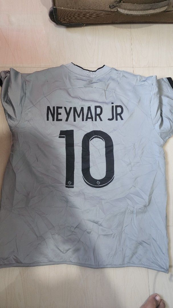 Qatar Airways Neymar Jr (Category: Activewear) located in Manila. Submitted by keepercollection (Listing ID 1383462885, Image 2). Description: Sobrang kapal at ang ganda ng tela. heavy cloth.