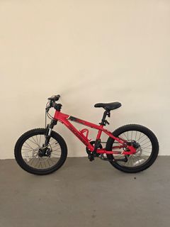 (Category: ) located in . Submitted by cycledome (Listing ID 1383319624, Image 1). Description: .