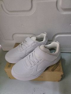 (Category: ) located in . Submitted by Shoeaholics_8 (Listing ID 1383306165, Image 1). Description: .