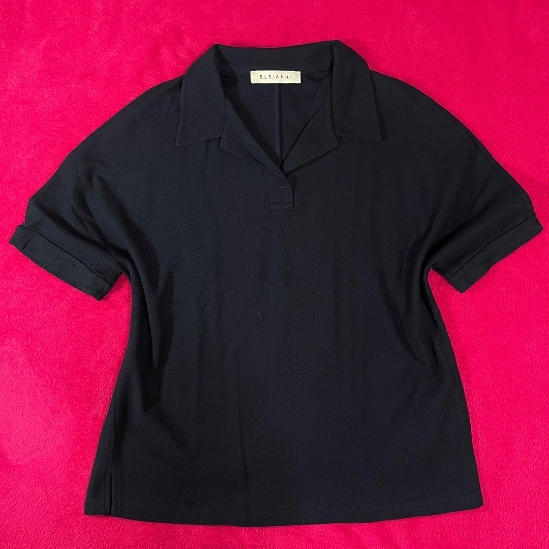 SLRIAHH7 Navy Blue Dolman Sleeve Collared Blouse (Category: Blouses) located in Davao. Submitted by ourlovedthing (Listing ID 1383443763, Image 1). Description: Nice design & thick fabric! Fits Sizes: XXS to L; see photos for measurements Condition: 10/10 (no flaws & in great condition) Please manage your expectations as this is a preloved item. What you see is what you get. Flaws are stated, otherwise the item is in great condition. *Color may v