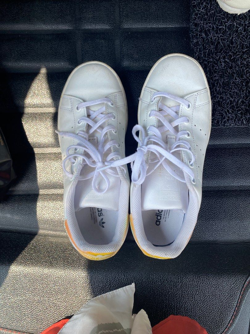 Sneakers Adidas Stan Smith (Category: Sneakers) located in Melaka Tengah. Submitted by maksalmasuri (Listing ID 1383428152, Image 1). Description: The shoe condition is good. Worn twice only. Letting go because i have wide feet and not suit with the shoe size. No box and receipt .