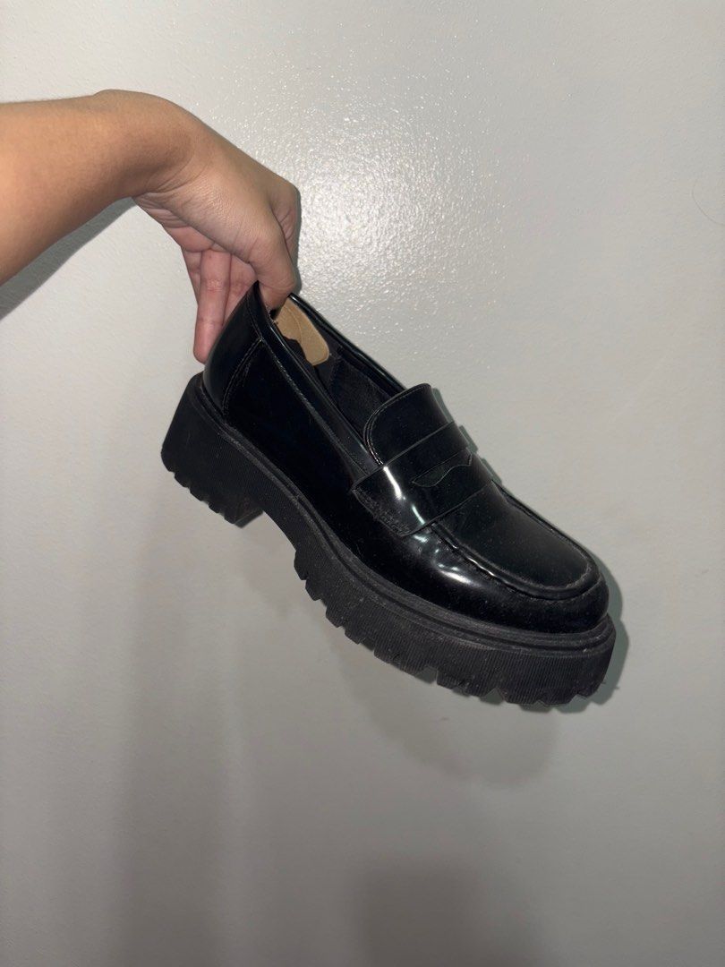 SoFab loafers (Category: Loafers) located in Manila. Submitted by violoot (Listing ID 1383373728, Image 1). Description: used once only size 6 orig price is 1500 can do meetups around UST only.