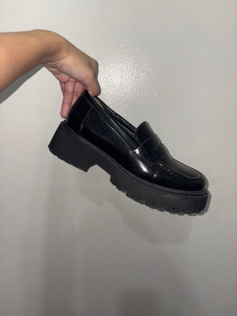 SoFab loafers (Category: Loafers) located in Manila. Submitted by violoot (Listing ID 1383373728, Image 3). Description: used once only size 6 orig price is 1500 can do meetups around UST only.