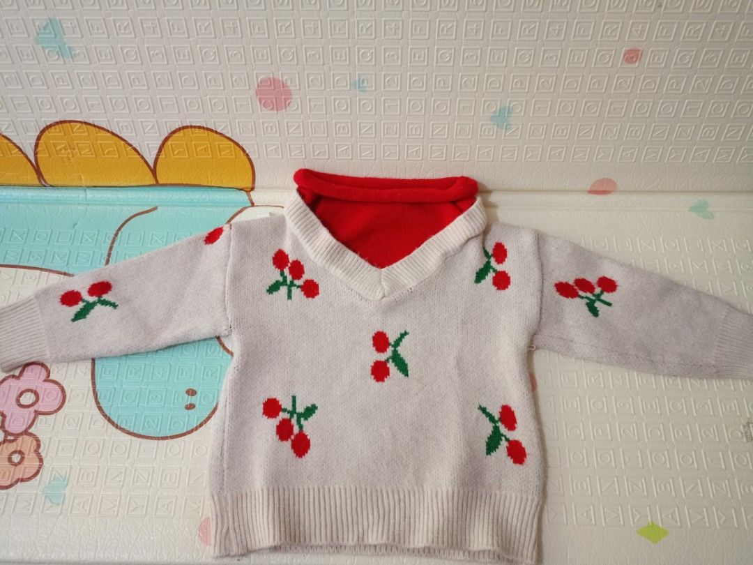 Sweater cerry (Kategori: 4 hingga 7 tahun) berada di Pekanbaru. Dikirim oleh yaya___skincare (ID iklan 1383316774, Gambar 1). Deskripsi: tag 110 3-4th bisa pakai.