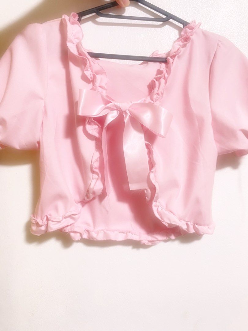 Sweet Frilly Bolero Sewing Commission (Category: Others Tops) located in Dasmarinas. Submitted by mera24 (Listing ID 1383377242, Image 3). Description: 𝓦𝓪𝓷𝓽 𝓪 𝓯𝓻𝓲𝓵𝓵𝔂 𝓫𝓸𝓵𝓮𝓻𝓸 𝓽𝓸 𝓬𝓸𝓶𝓹𝓵𝓮𝓽𝓮 𝔂𝓸𝓾𝓻 𝓵𝓸𝓸𝓴? ૮꒰ྀི∩´ ᵕ `∩꒱ྀིა ✨ If you missed out on the first release, don’t worry! Fraise Atelier sewing commission slots are now open! 💖 ૮꒰˶ᵔ ᗜ ᵔ˶꒱ა˖⁺‧₊˚ 🍓 ₱530 🍓 Pre-order now for just ₱300 or pay full! 🍓 Pay for the remainin