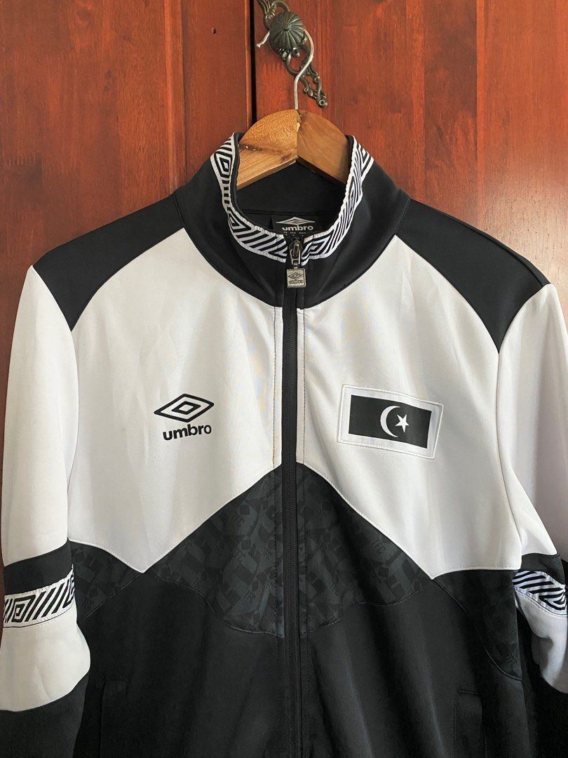 Terengganu FC Jacket 66 Anniversary (M) (Category: Coats, Jackets and Outerwear) located in Kuantan. Submitted by eizdihar (Listing ID 1383433166, Image 1). Description: details: Saiz M pit 22 labuh 26.5 condition 9/10 harga siap pos ✅ .