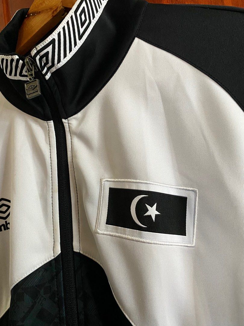 Terengganu FC Jacket 66 Anniversary (M) (Category: Coats, Jackets and Outerwear) located in Kuantan. Submitted by eizdihar (Listing ID 1383433166, Image 2). Description: details: Saiz M pit 22 labuh 26.5 condition 9/10 harga siap pos ✅ .
