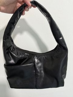 (Category: ) located in . Submitted by farahwardrobe (Listing ID 1383271862, Image 1). Description: .
