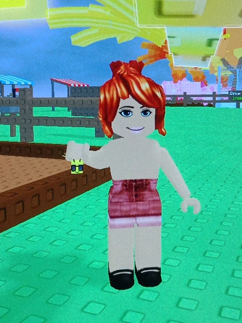 Tiny Disco Bee (Category: In-Game Products) located in Kuching. Submitted by cat_delicacies (Listing ID 1383368189, Image 1). Description: SO CUTE!! come buy buy Age 19 Around 5KG TNG OR BANK IN.