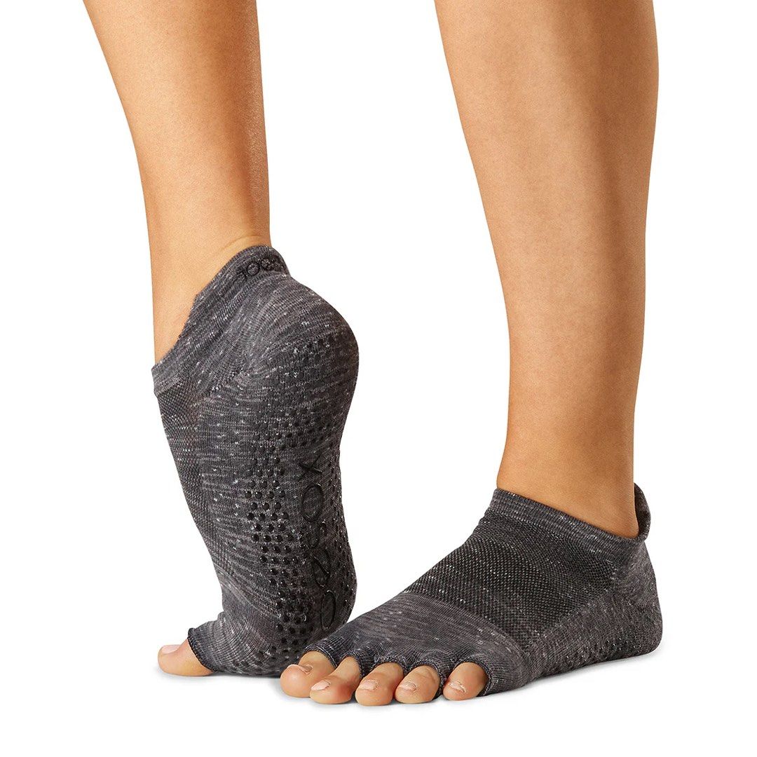 Toesox half toe Pilates socks Small (Category: Health Food, Drinks & Tonics) located in Manila. Submitted by jean_closet (Listing ID 1383274357, Image 1). Description: Brandnew! Never used Authentic Size Small - pls check size chart at their website LAST PRICE :) lp inquiries will be ignored/left seen.