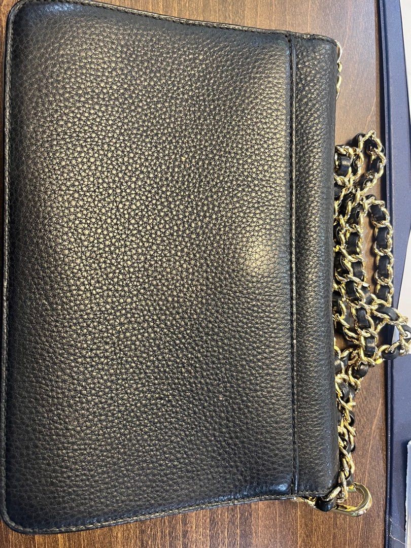Toryburch Kira Clutch Bag (Category: Luxury Bags & Wallets) located in Pasay City. Submitted by peeboe101 (Listing ID 1383402236, Image 2). Description: AUTHENTHIC 💯 Includes: Dust Bag.