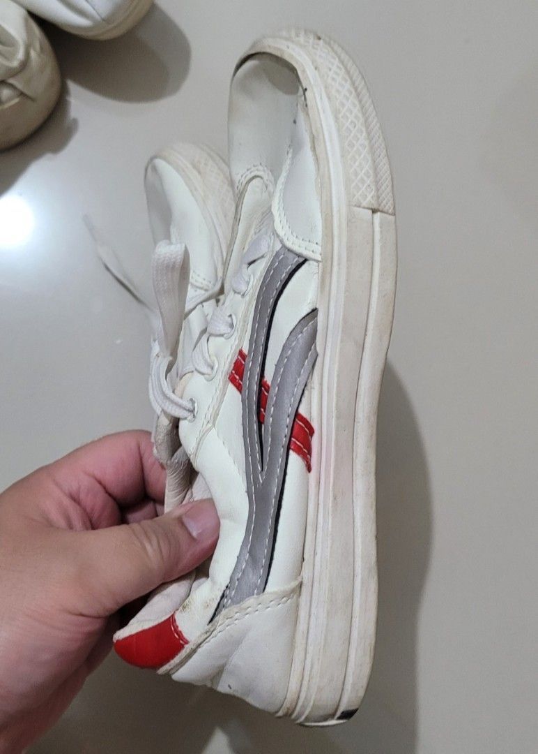 Ukay shoes set of 2 (Category: Sneakers) located in Pasig City. Submitted by samnok_toys_ph (Listing ID 1383334449, Image 3). Description: 150 each preloved item gcash lalamove flash grab loc cainta and makati.