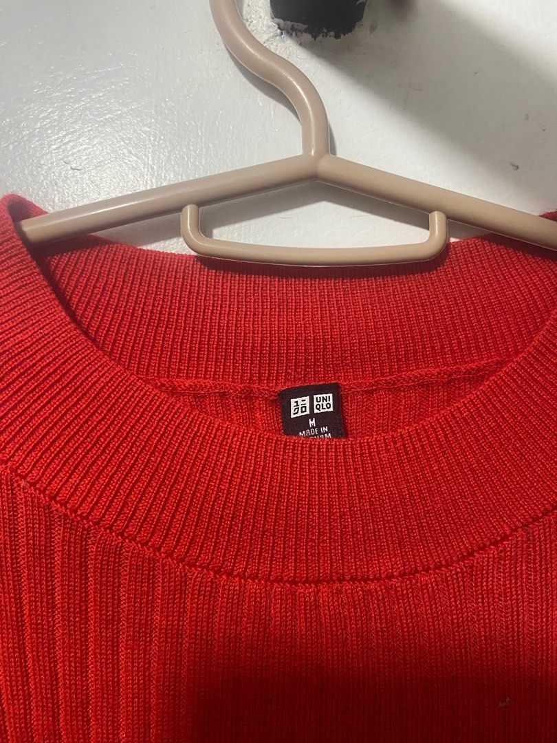 UNIQLO red ribbed knit top (Category: Others Tops) located in Malay. Submitted by spacetrips (Listing ID 1383371718, Image 1). Description: +80 shipping fee - flash express Next day delivery No flaws.