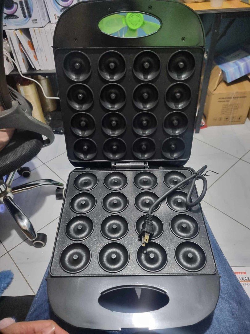vb 16 holes donut maker (Category: Coffee Machines & Makers) located in Manila. Submitted by dolorchris69891 (Listing ID 1383279585, Image 3). Description: 16 hole donut maker.