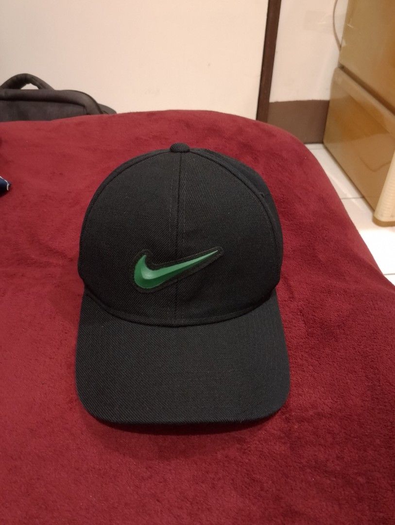 由 oge021636338 (刊登 ID 1383366512，圖片 1) 提交，位於 台北市 (Taipei) 的 VINTAGE NIKE CAP "Made In USA" (類別：帽子)，說明：。