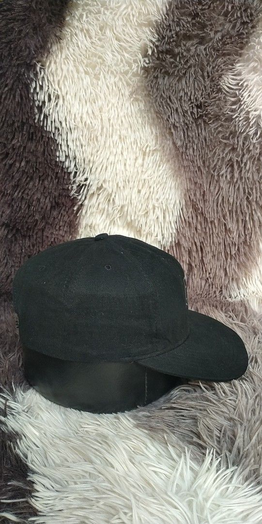 VINTAGE ROXY X QUIKSILVER CAP (Category: Caps & Hats) located in Pili. Submitted by janrypalmerodelima (Listing ID 1383407151, Image 3). Description: VINTAGE ROXY X QUIKSILVER CAP CONDITION: EXCELLENT COLOR RATE: 9.8/10 ISSUE: NONE.