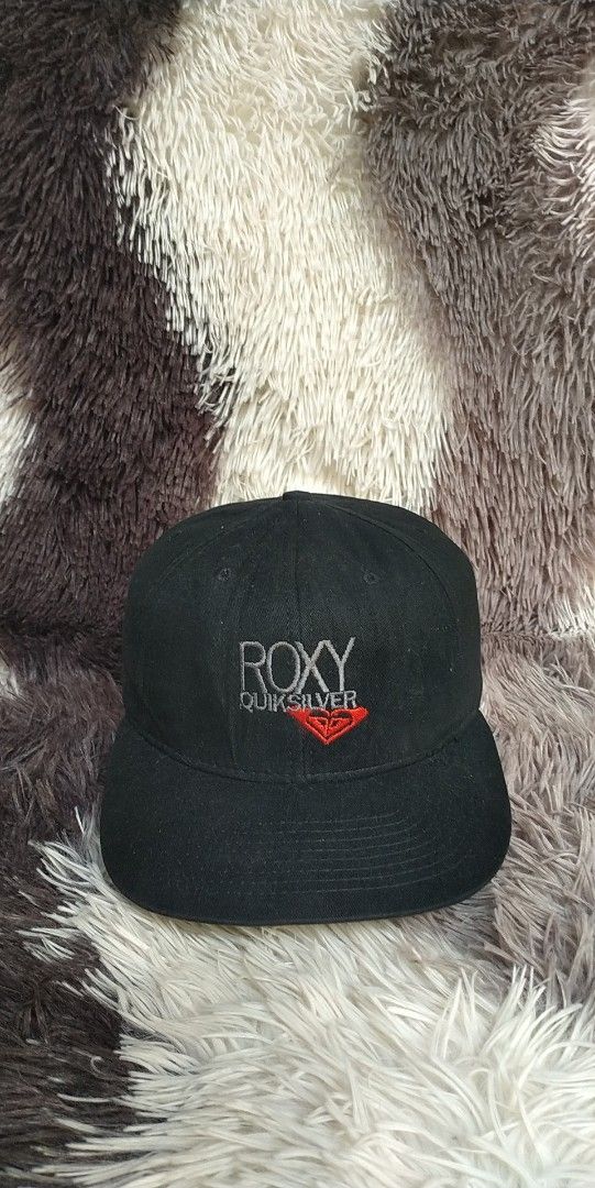 VINTAGE ROXY X QUIKSILVER CAP (Category: Caps & Hats) located in Pili. Submitted by janrypalmerodelima (Listing ID 1383407151, Image 1). Description: VINTAGE ROXY X QUIKSILVER CAP CONDITION: EXCELLENT COLOR RATE: 9.8/10 ISSUE: NONE.