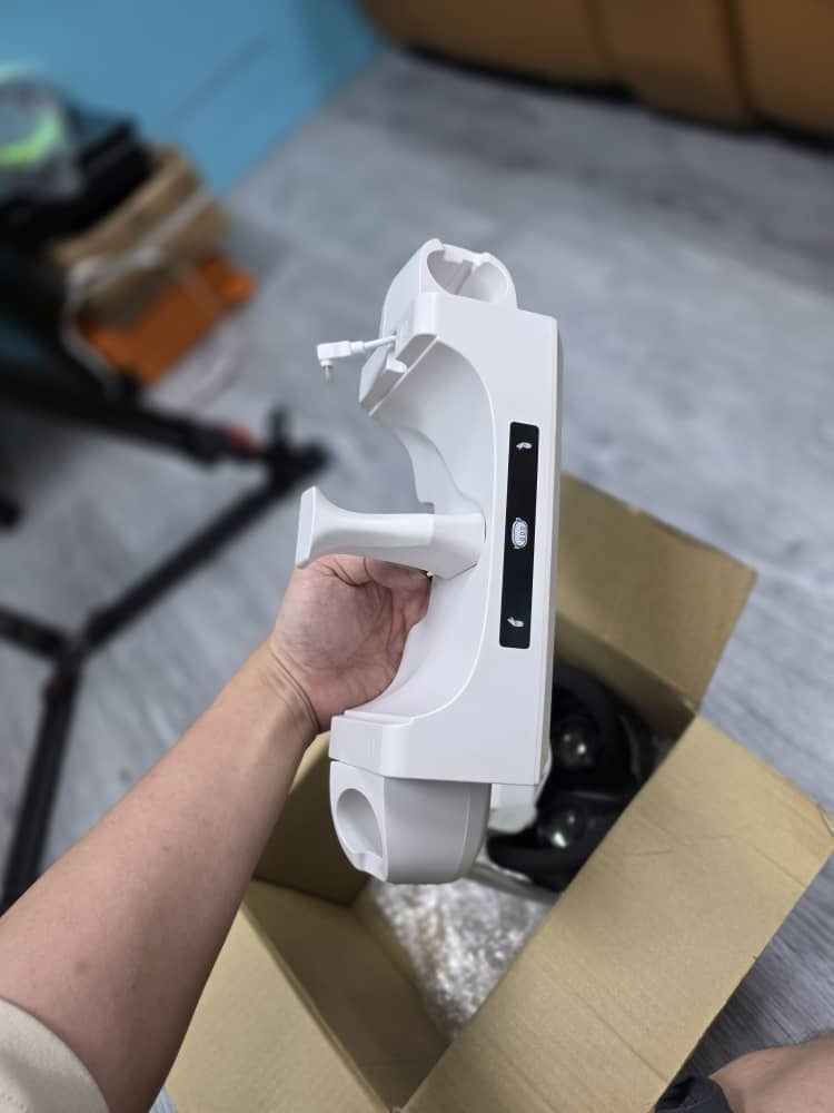 VR Headset (Meta Quest 3, 512GB) (Category: Virtual Reality) located in Kuala Lumpur. Submitted by letmeshowy48297 (Listing ID 1383305893, Image 3). Description: 🕶️ English Description (Updated): Meta Quest 3 (512GB) VR Headset – 2024 Model, Barely Used! Selling my Meta Quest 3 (512GB), bought in 2024 and used only a few times. Still in excellent condition – almost like new. Great for VR gaming, fitness, productivity, or mixed reality experience