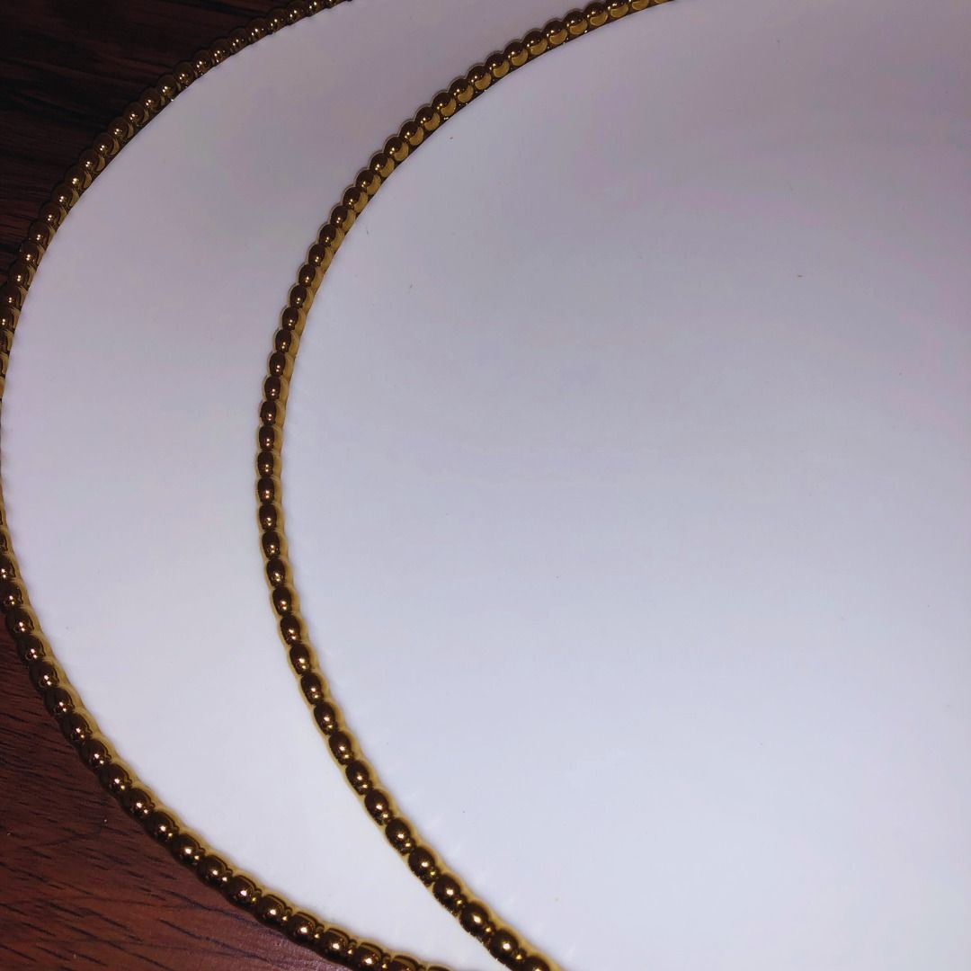 White Charger Plates (Category: Dinnerware & Cutlery) located in Cainta. Submitted by minimalist_trend (Listing ID 1383303948, Image 2). Description: Description: These elegant charger plates feature a crisp white finish with an embossed gold beaded trim, bringing effortless sophistication to your table. Ideal for weddings, events, or your next fancy dinner night. Specifications: Quantity: 2 charger plates Material: Durable plastic Color: White w