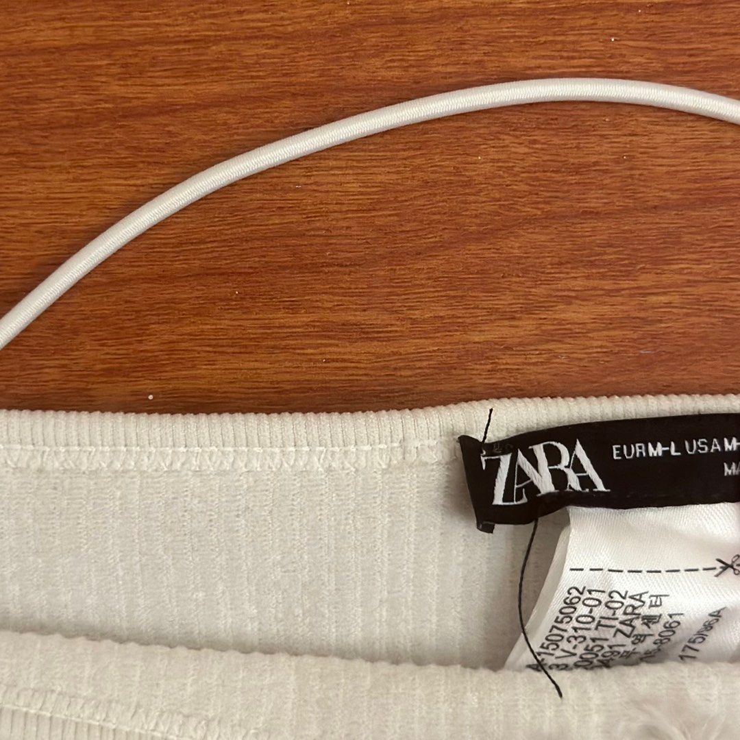 ZARA White Rib Off-Shoulder Halter Crop Top (Category: Others Tops) located in Las Pinas. Submitted by ariarchives (Listing ID 1383355995, Image 3). Description: M-L Never used Very good condition Halter strap + Long sleeves + Off shoulder RFS: Bought the wrong size .