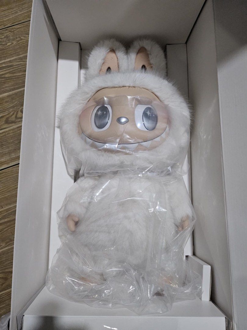 Zimomo Angel in Clouds (Category: Designer & Blind Box Toys) located in Manila. Submitted by BloodLife (Listing ID 1383418834, Image 2). Description: Brand New still in Box .